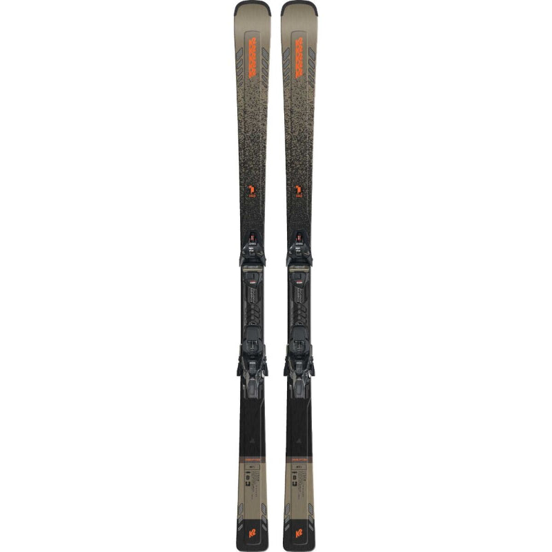 gebrauchter Ski von K2 mit schwarzer Mitte, was sich gesprengelt zur Spitze und zur Hacke auflöst
