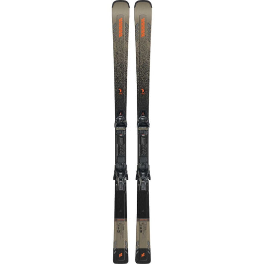 gebrauchter Ski von K2 mit schwarzer Mitte, was sich gesprengelt zur Spitze und zur Hacke auflöst
